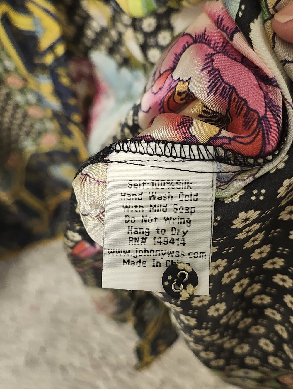 Johnny Was $298 Fagan Josie 100% Silk Blouse Size S Multicolor Flower Print - Picture 5 of 5